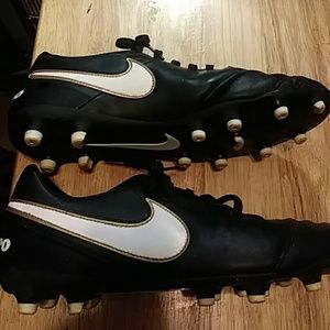 Soccer cleats